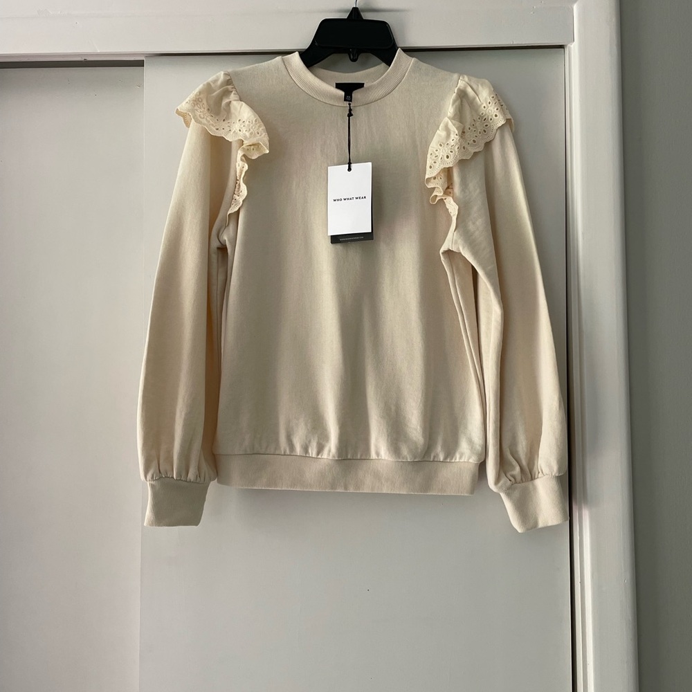 Who What Wear Cream Ruffled Long Sleeve Sweatshirt